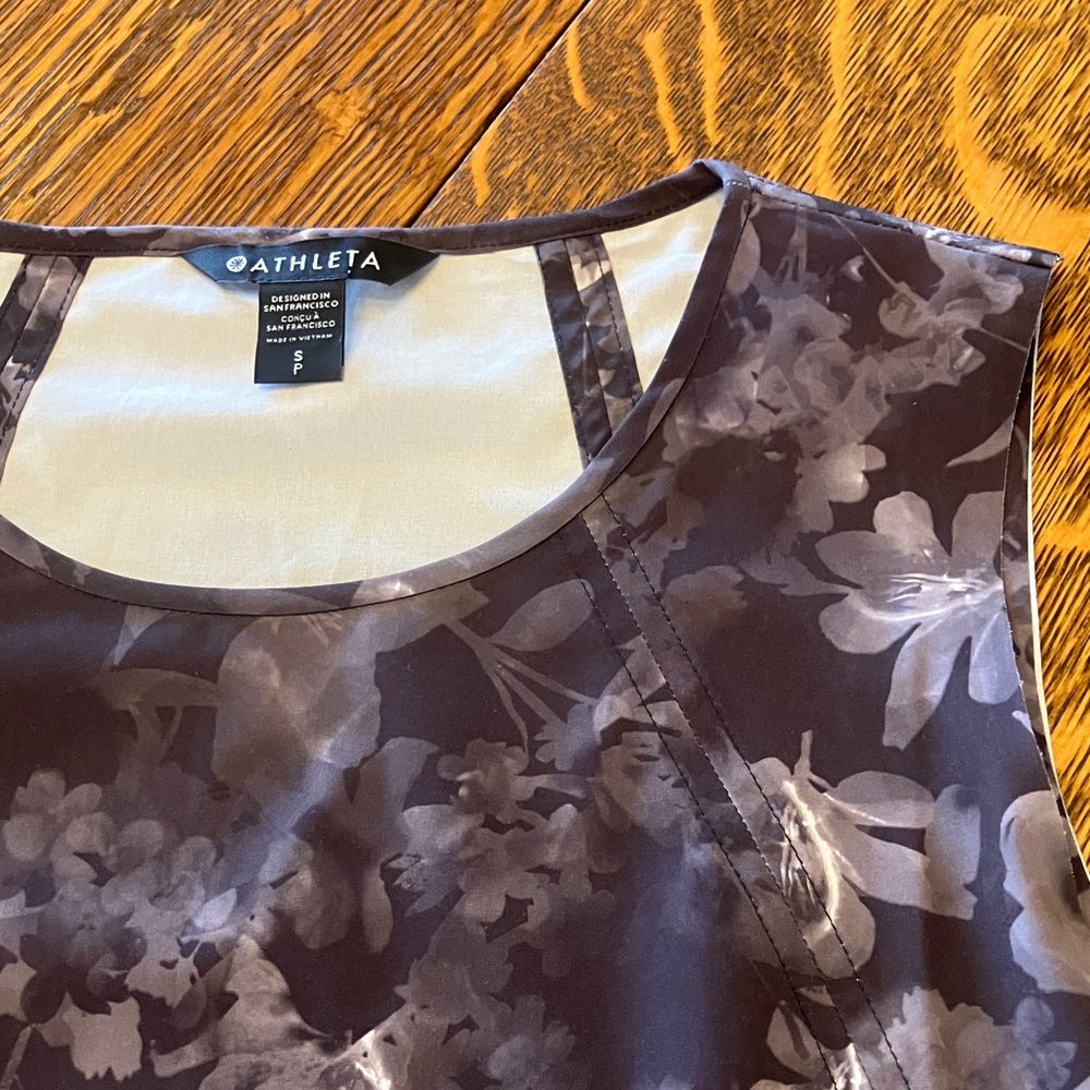 Athleta Gray Floral Sleeveless Top